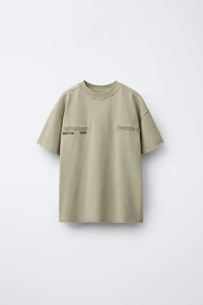 EMBOSSED PRINT T-SHIRT