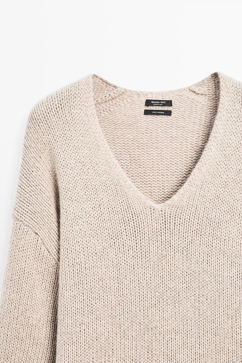 100% cashmere V-neck sweater