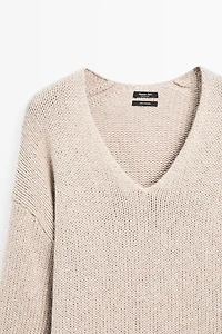 100% cashmere V-neck sweater