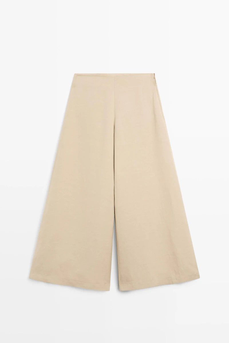 Wide-leg voluminous trousers