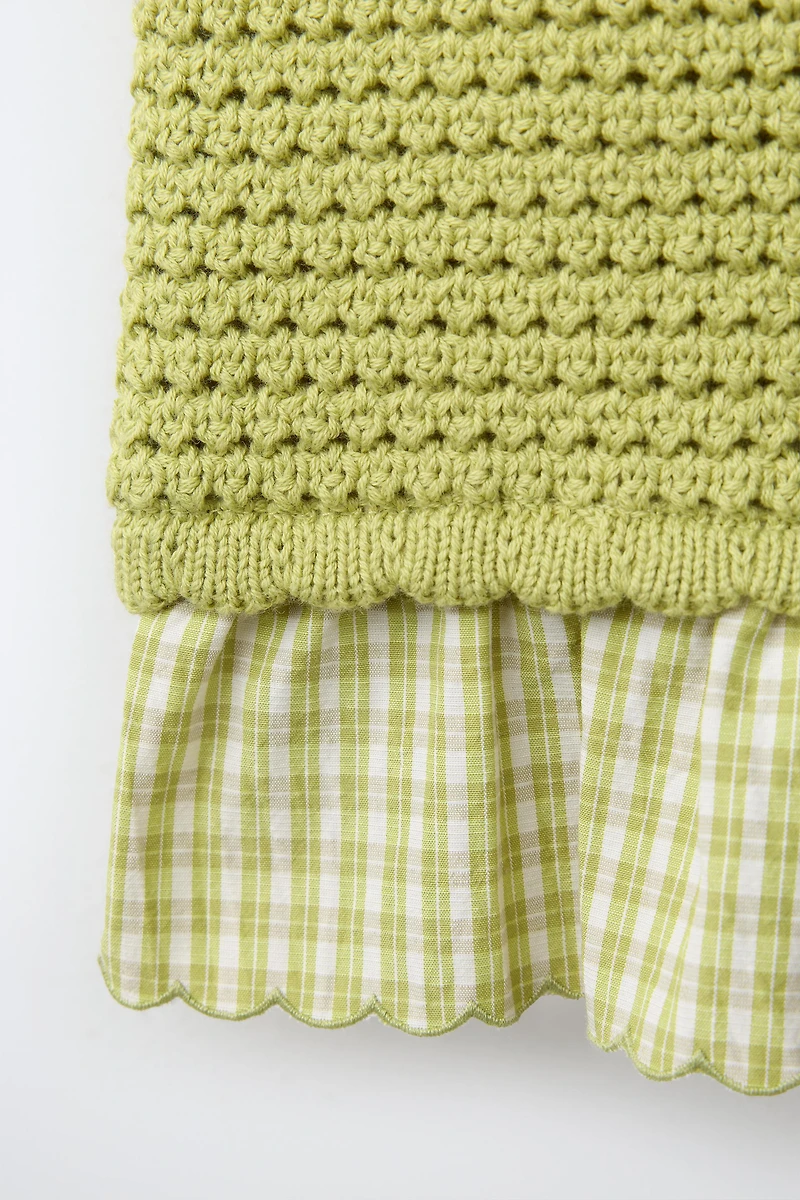 TOP EN MAILLE COMBINÉ À CARREAUX VICHY ET BRODERIES