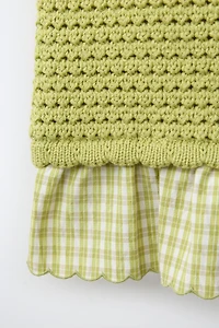 TOP EN MAILLE COMBINÉ À CARREAUX VICHY ET BRODERIES