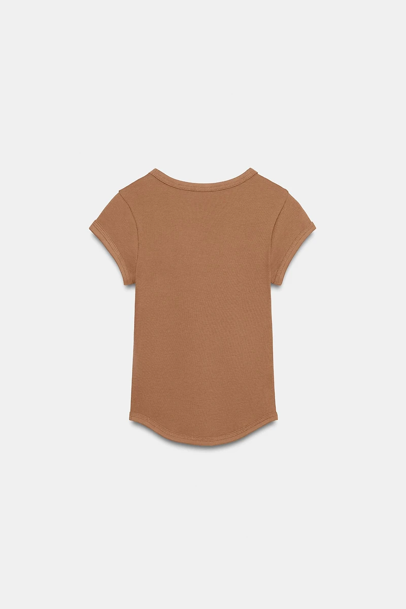 T-SHIRT CÔTELÉ À MANCHES COURTES