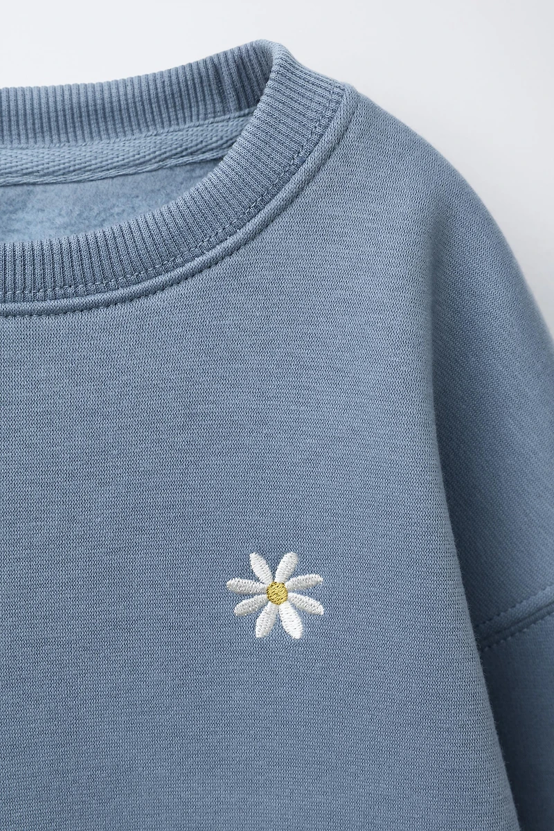 EMBROIDERED SWEATSHIRT AND JOGGER SET
