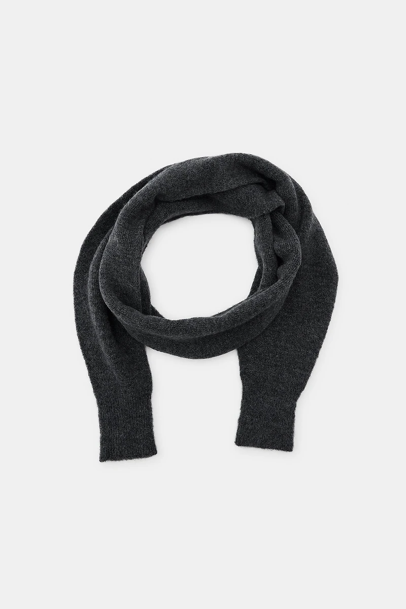 SLEEVE EFFECT SCARF