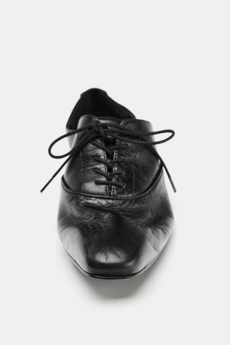 LACED LOW HEEL LEATHER SHOES