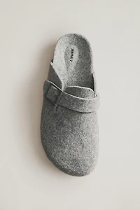 FELT BUCKLED CLOG SLIPPERS