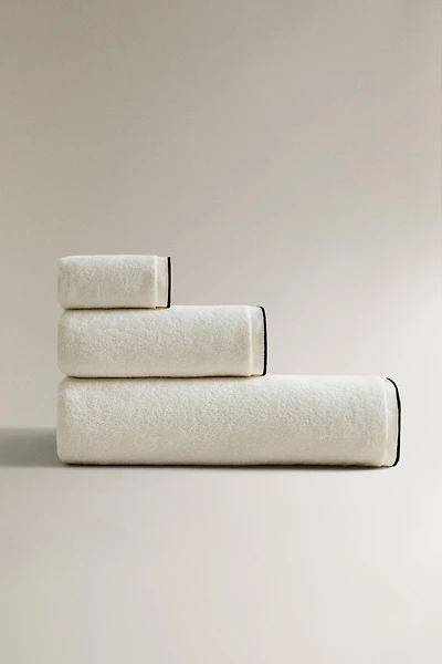 SERVIETTE DE BAIN VELOURS OVERLOCK