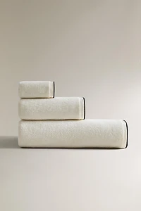 SERVIETTE DE BAIN VELOURS OVERLOCK