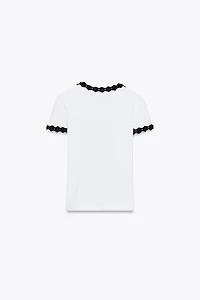 FLOWER TRIM T-SHIRT