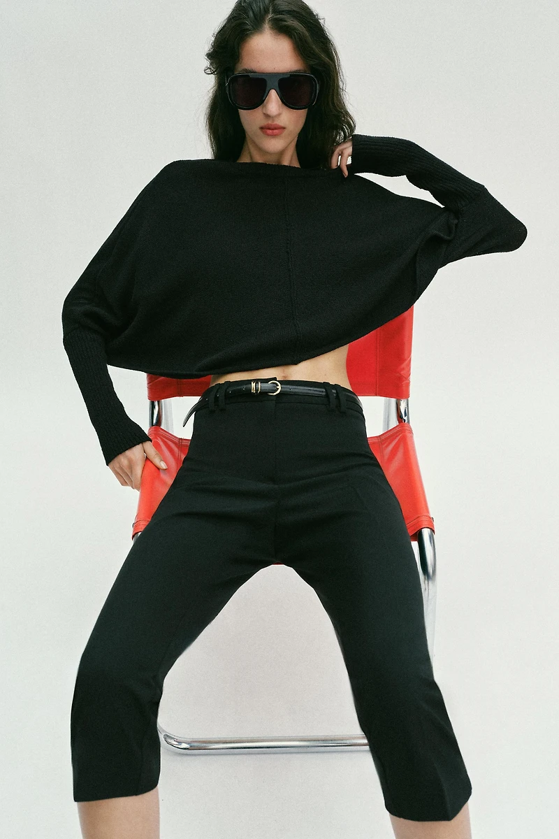 BELTED CAPRI PANTS