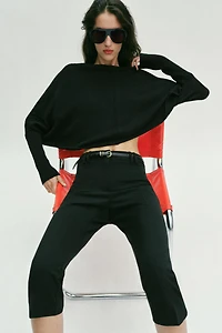 BELTED CAPRI PANTS