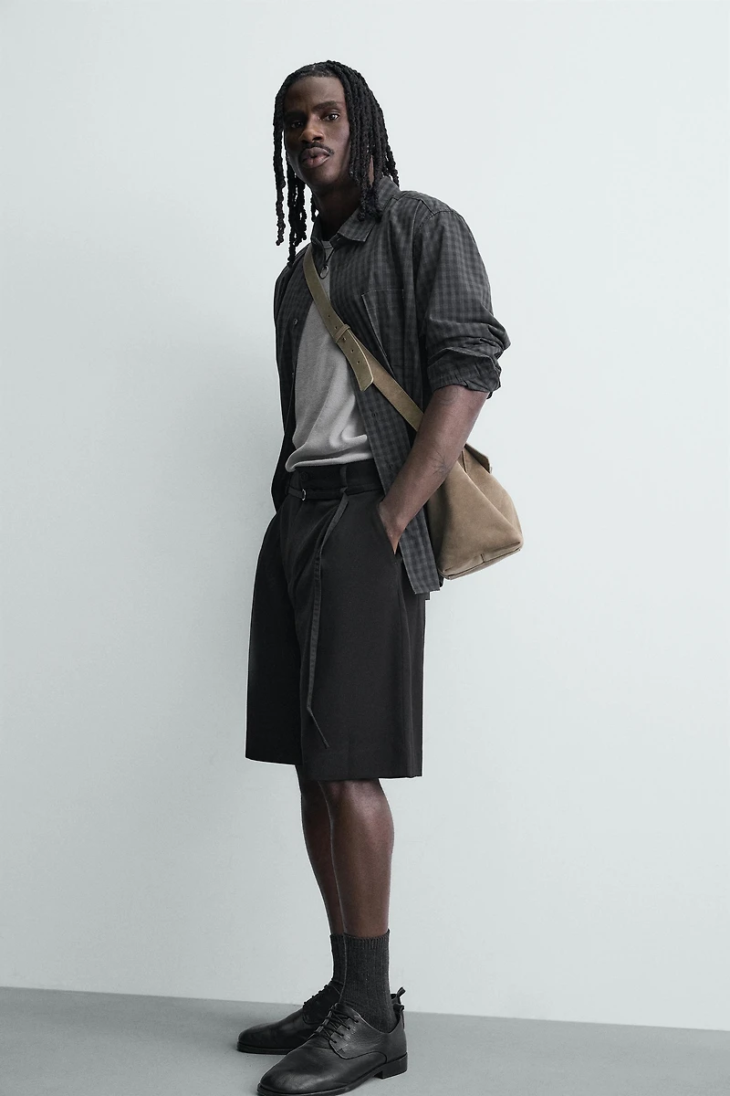 BERMUDA RELAXED FIT À PLIS ET CEINTURE