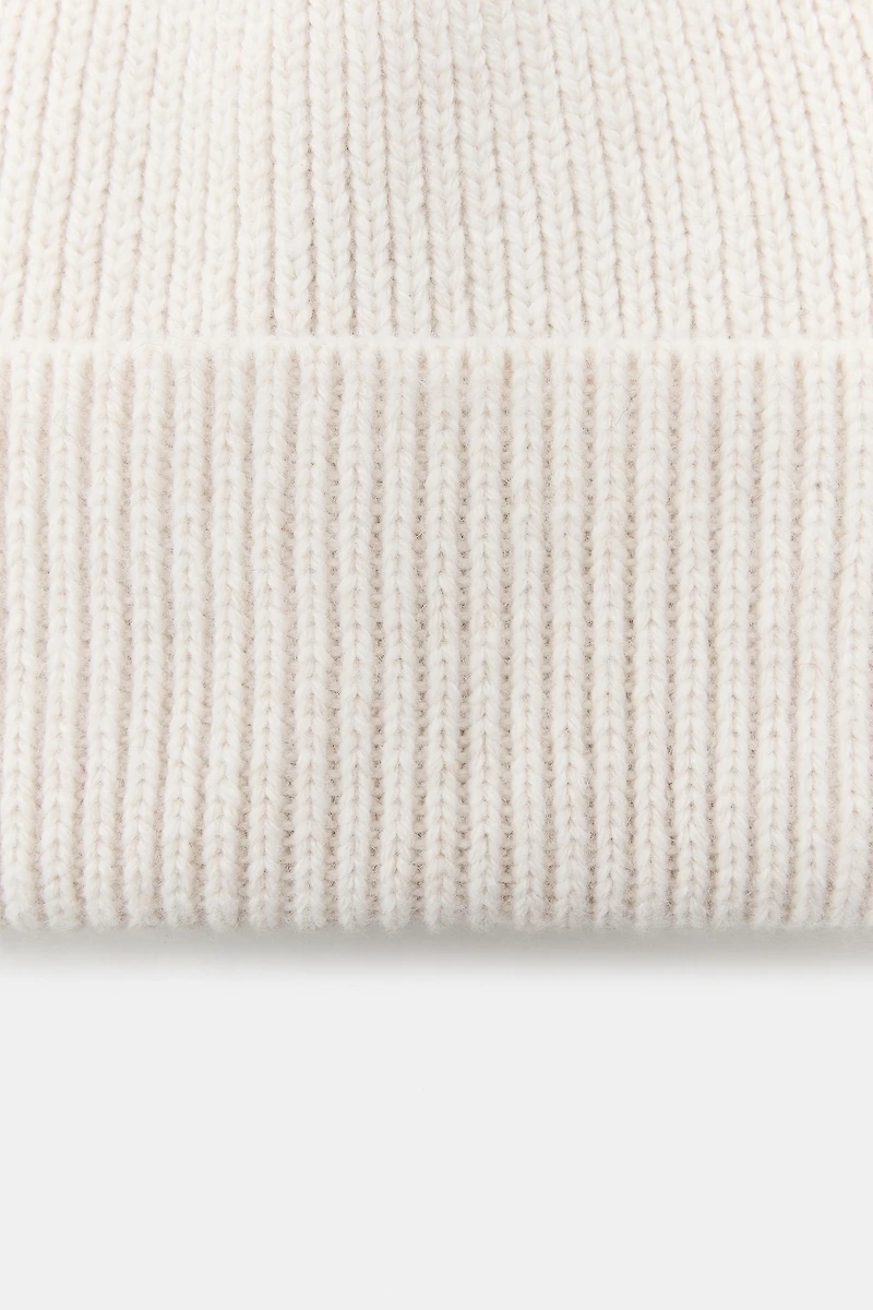 RIBBED KNIT BEANIE HAT