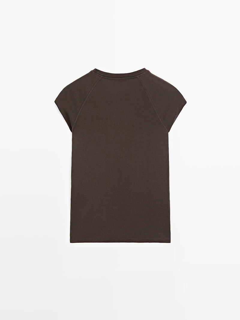 Cotton T-shirt with short raglan sleeves