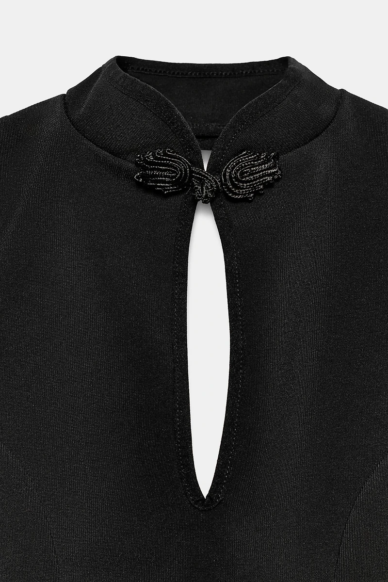 HALTER NECK FROG FASTENING TOP