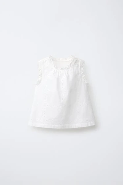 EMBROIDERED LACE TRIM BLOUSE