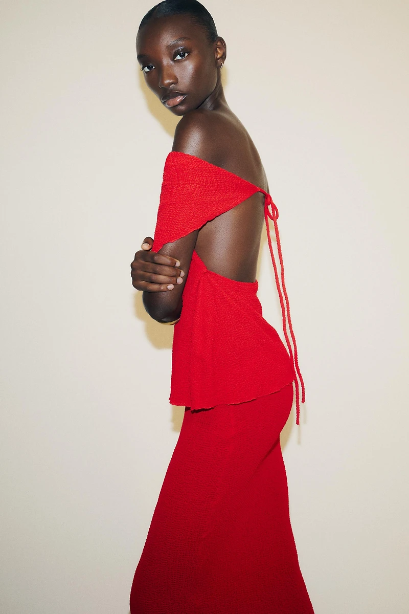 MULTI-POSITION LAYERED TEXTURED TOP