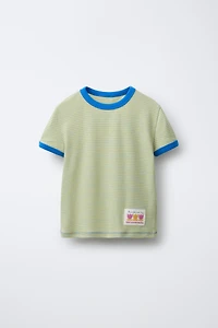 T-SHIRT À RAYURES COL EN CONTRASTE