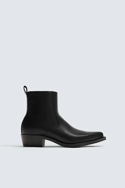 POINTED COWBOY BOOTS