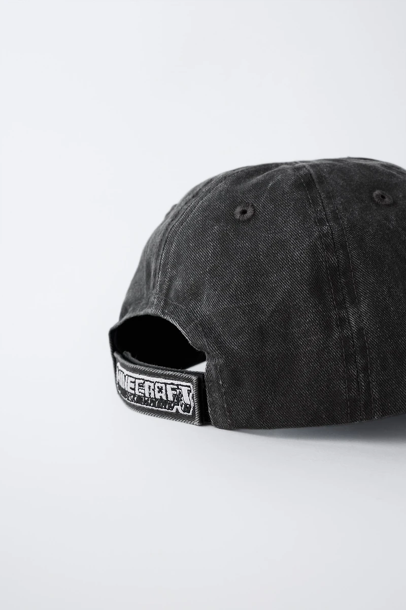 WASHED EFFECT CAP WITH MINECRAFT © MOJANG AB. ™ EMBROIDERY