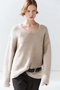 100% cashmere V-neck sweater