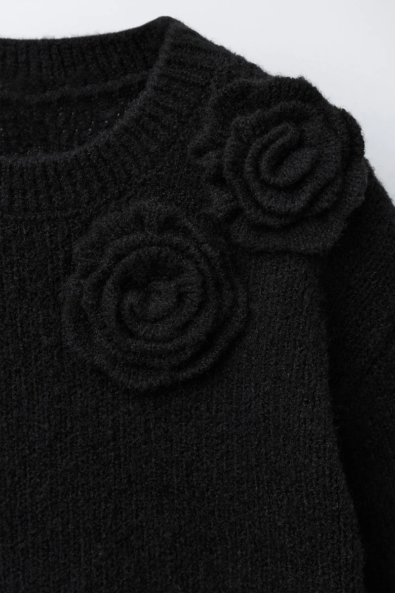 PULL EN MAILLE À FLEURS