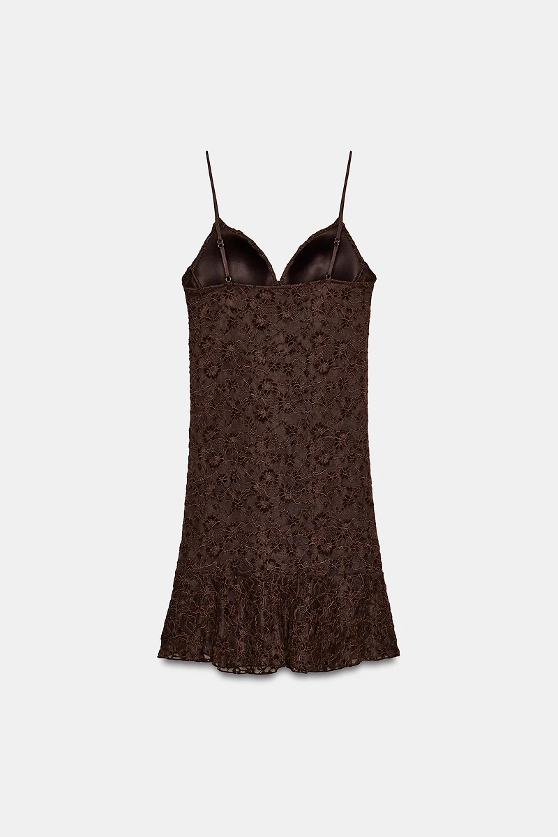ROBE COURTE EN DENTELLE