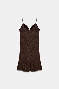 ROBE COURTE EN DENTELLE