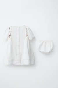 ROBE ET CULOTTE À FLEURS BRODÉES