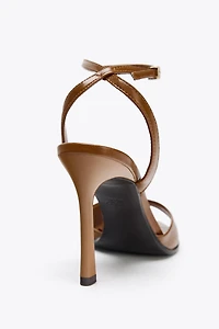 PATENT EFFECT HEELED SANDALS