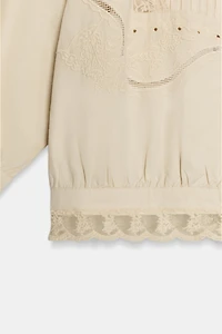 EMBROIDERED CROP SHIRT