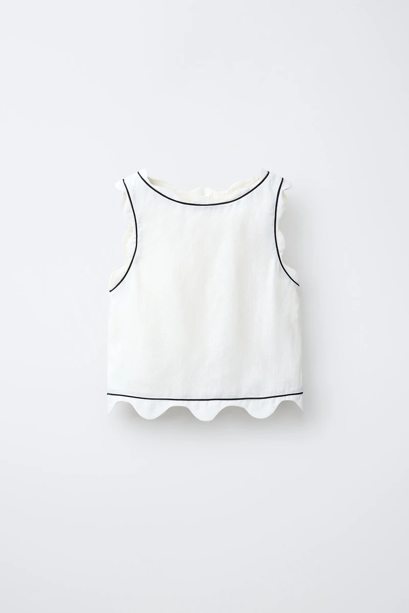 SCALLOPED TOP WITH CONTRAST PIPING
