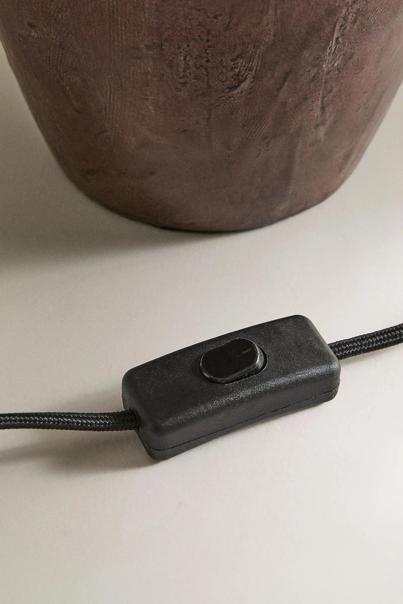 SMALL CERAMIC BASE TABLE LAMP