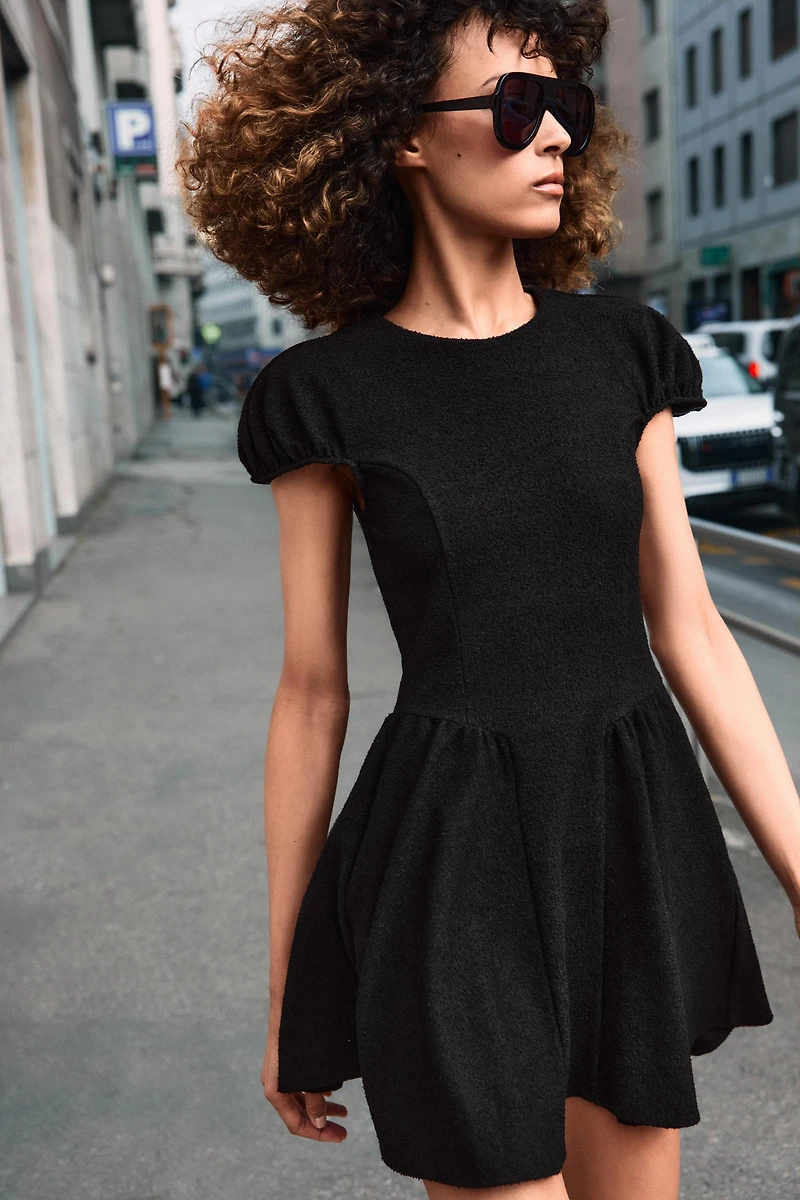 ROBE BOUCLÉ À MANCHES BOUFFANTES