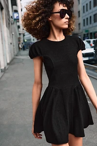 ROBE BOUCLÉ À MANCHES BOUFFANTES