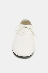 CHAUSSURES PLATES EN CUIR À LACETS