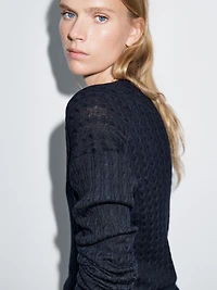 Pull en maille tressée à col V