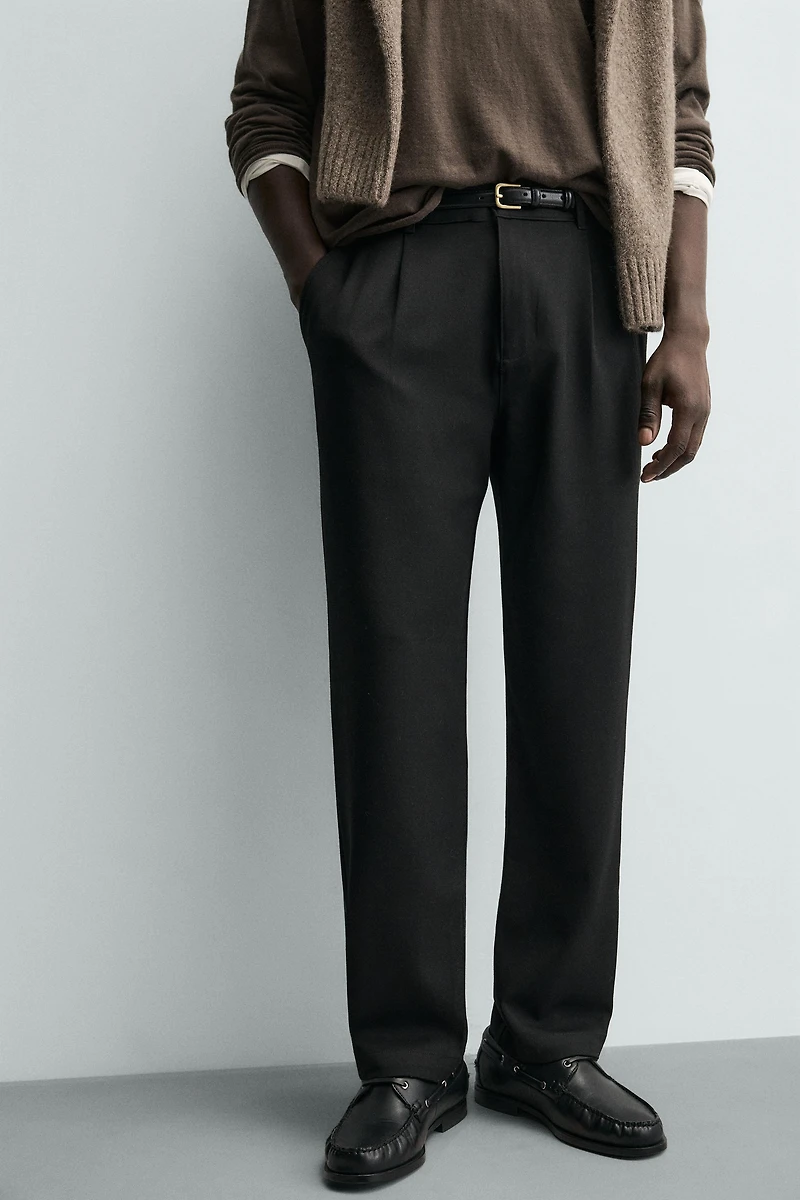 TEXTURED PLEATED PANTS