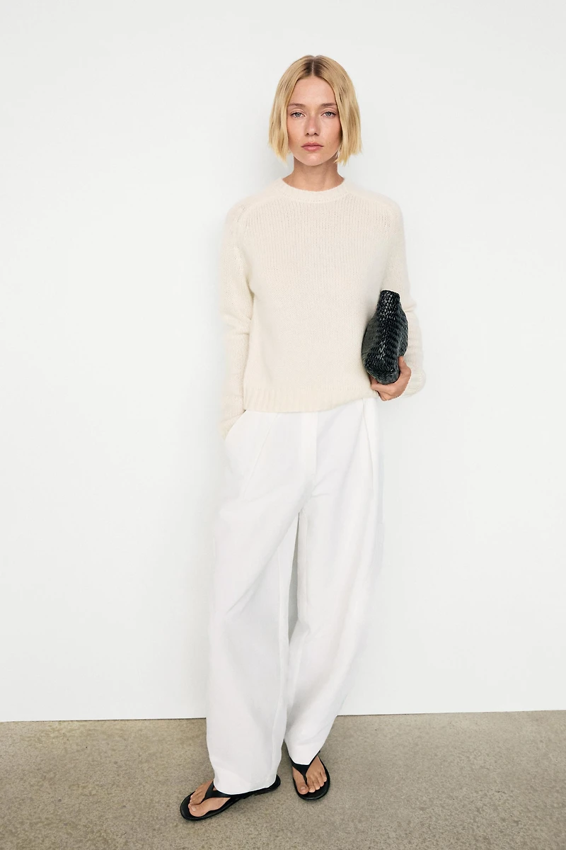 100% cashmere cropped knit sweater