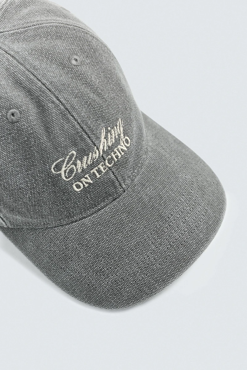 CASQUETTE BRODERIE CONTRASTE