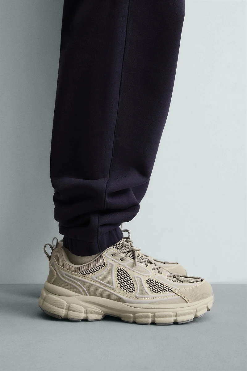 CHUNKY SOLE SNEAKERS