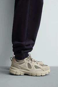 CHUNKY SOLE SNEAKERS