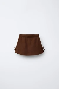 JUPE EN MAILLE AVEC LAINE ET LACETS