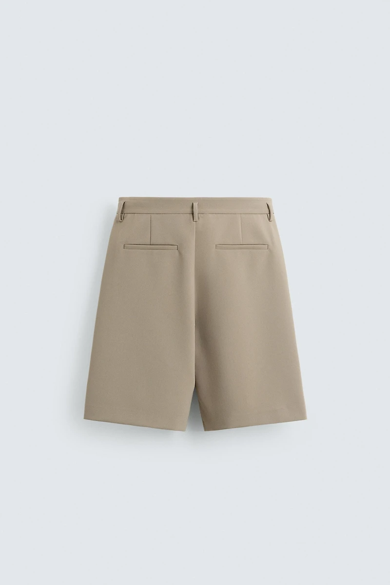FLOWY PLEATED SHORTS