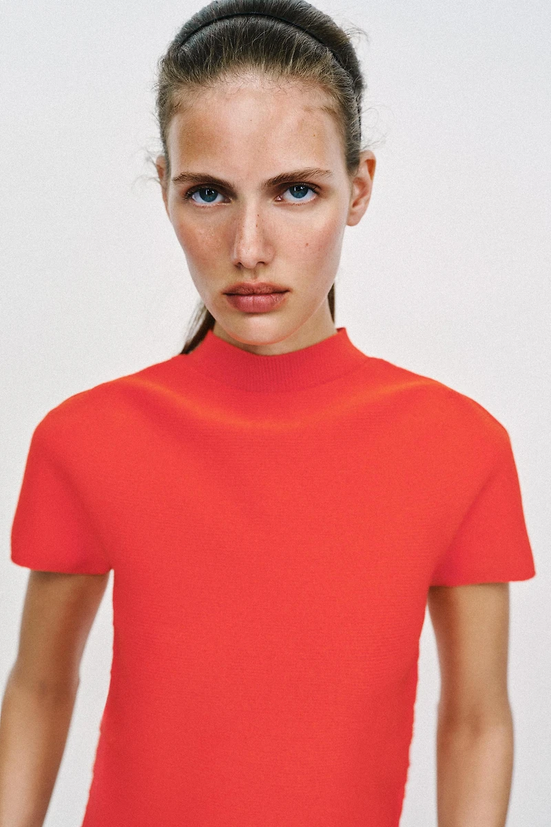 PUFF SLEEVE KNIT TOP