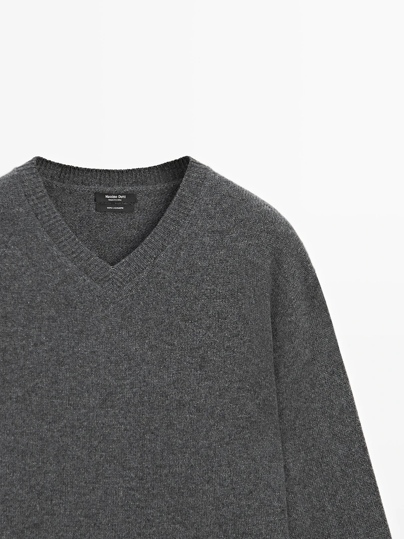 100% cashmere oversize V-neck sweater