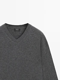 100% cashmere oversize V-neck sweater