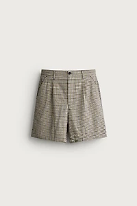 TEXTURED PLAID PLEATED SHORTS