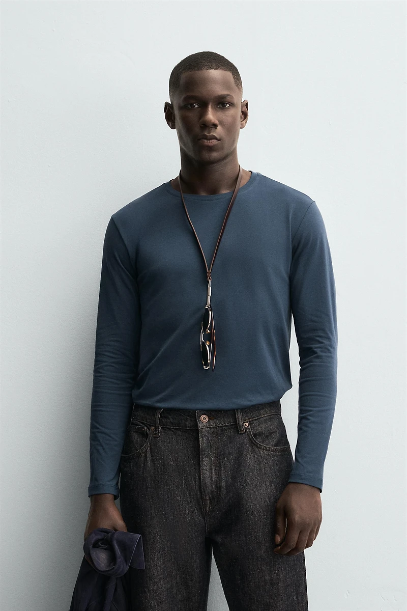 BASIC SLIM FIT T-SHIRT